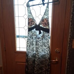 Chic Black and White Lace Backless Dress